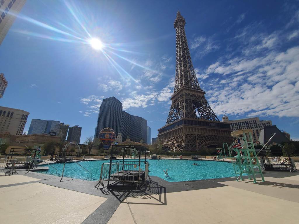 LAS VEGAS, USA - SEPTEMBER 27: Paris Las Vegas' Tour Eiffel Restaurant.  Replica Of Paris' Eiffel Tower Was Built In 1999 As Part Of Paris Las Vegas  Hotel And Casino. September 27